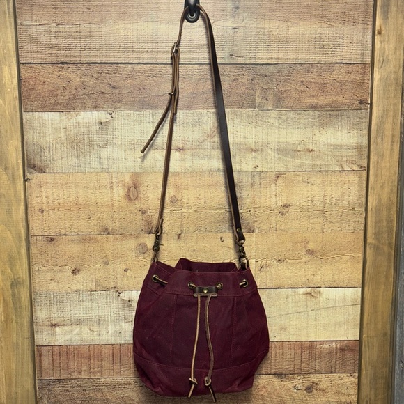 Thread and Canvas Company waxed canvas cinch top bucket bag cranberry - Picture 2 of 16